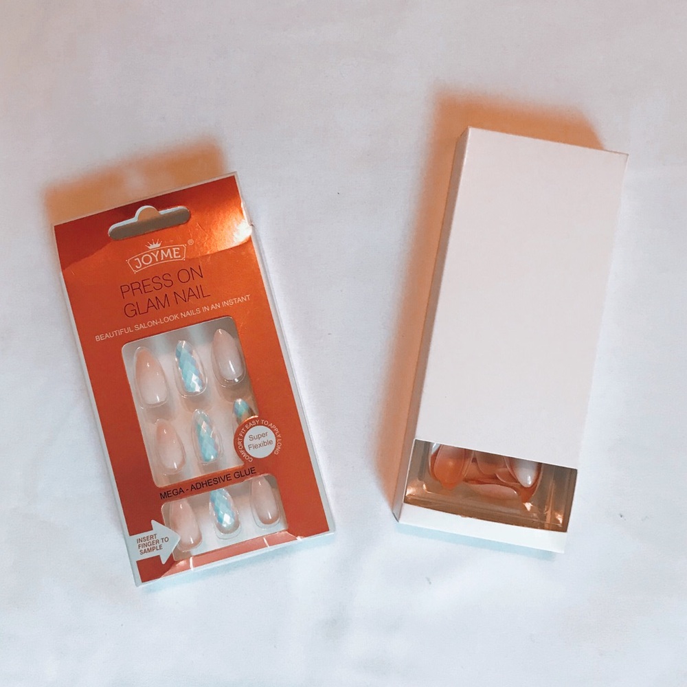 Set of 2 Glue-On/Press-On Nails